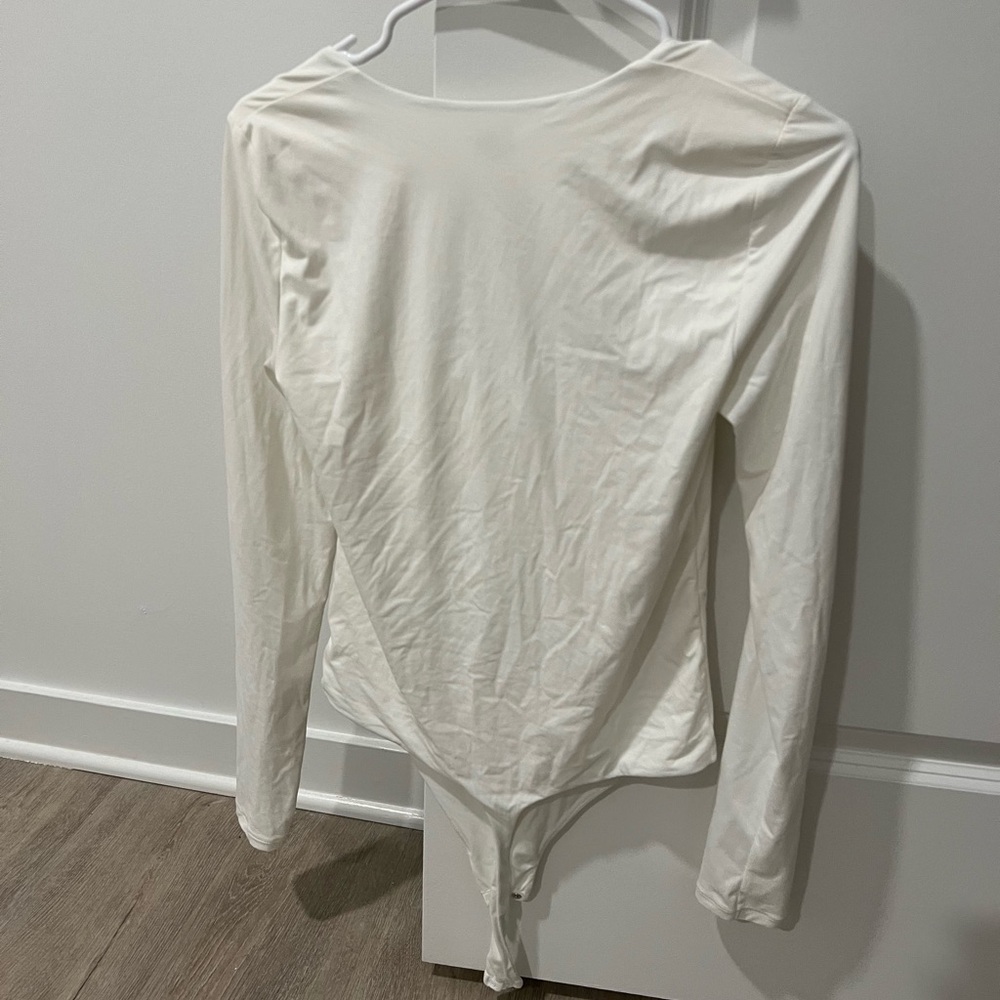 Wilfred SOFT white square neck bodysuit from Aritzia - Picture 2 of 3